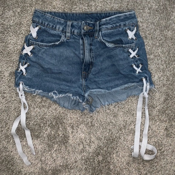 Divided H&M Blue & White Laced Jean shorts size 4 - Picture 2 of 10